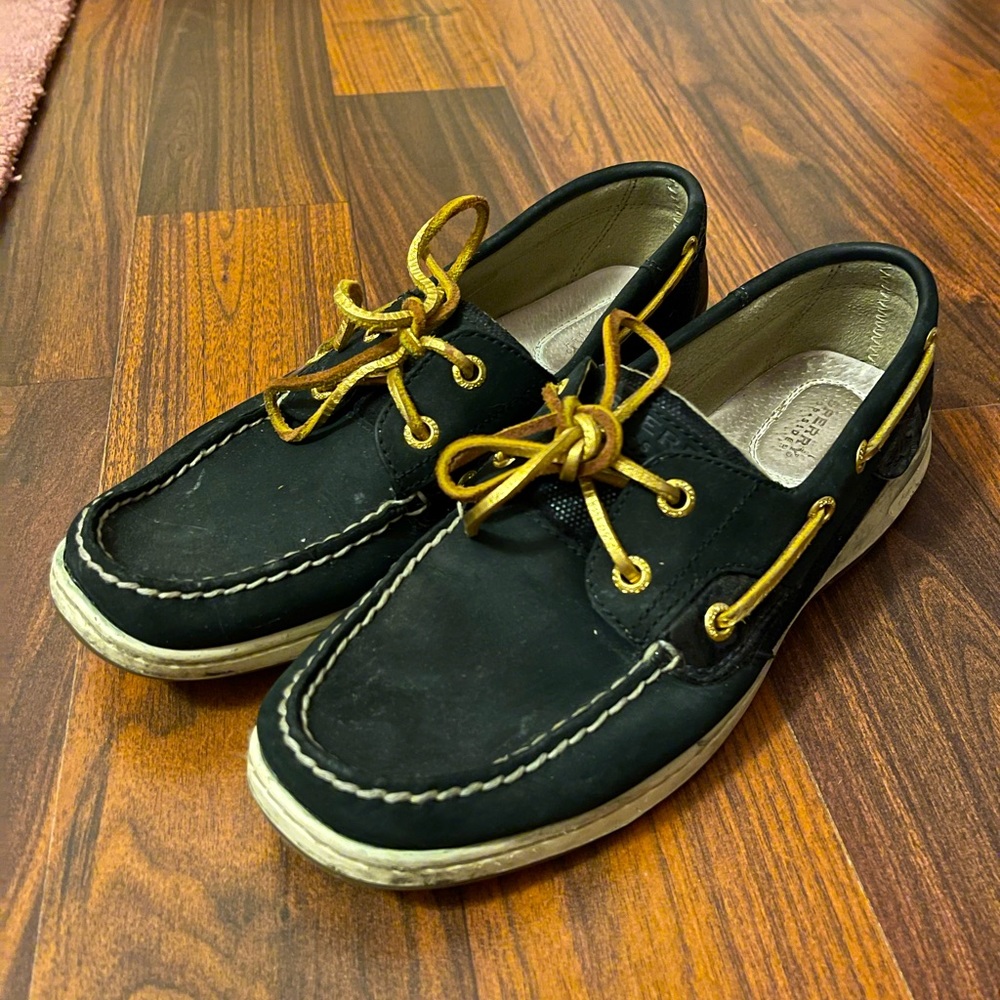 Women’s size 9 SPERRYS. Black and gold